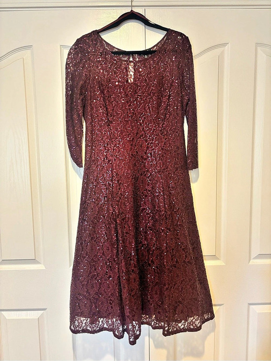 SLNY Dresses & Skirts - SLNY Sequin Lace Midi Dress in Burgundy Size 12 Like New